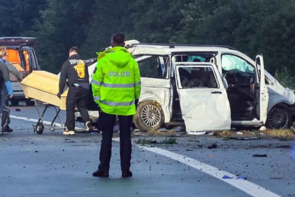 Drei Menschen kamen bei dem schrecklichen Crash ums Leben.