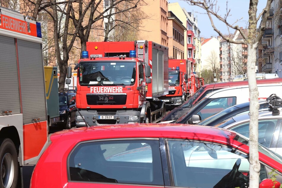 Die Feuerwehr war zwischenzeitlich mit rund 60 Einsatzkräften vor Ort.