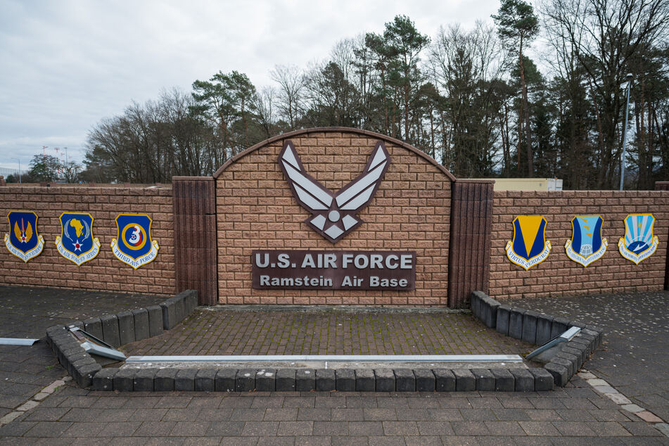 Die US-Regierung lud rund 40 Staaten zum US-Luftwaffenstützpunkt Ramstein (Rheinland-Pfalz) ein. Über 20 Ländern bestätigten bereits ihre Teilnahme.