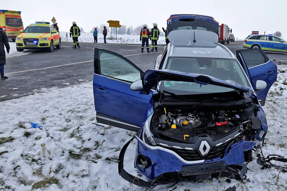 Stoppschild übersehen! Schwerer Kreuzungs-Crash im Landkreis Zwickau