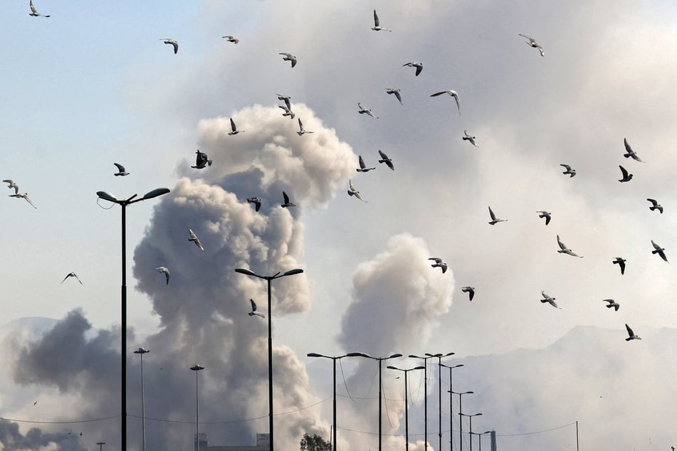 Der Iran reagiert mit Gegenangriffen auf Israel, mehrere Golfstaaten und US-Einrichtungen in der Golfregion.