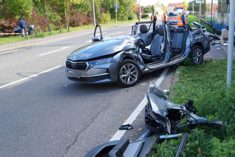 Vergangenen Oktober wurde ein Skoda-Fahrer bei einem Crash mit einer Straßenbahn in Leipzig-Grünau schwer verletzt. (Archiv)
