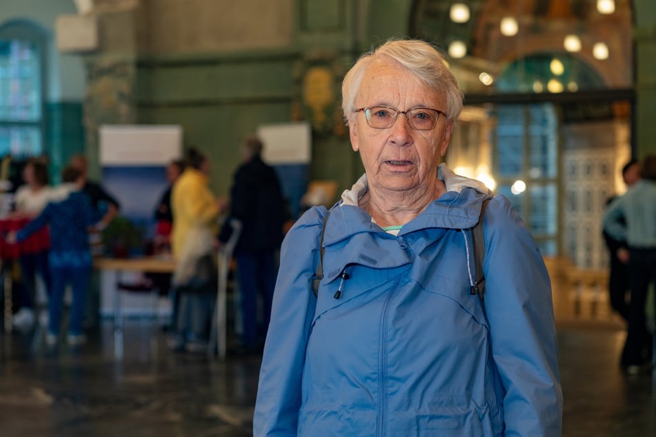 Sieglinde Krauße (80) kommt jedes Jahr zu der Veranstaltung.