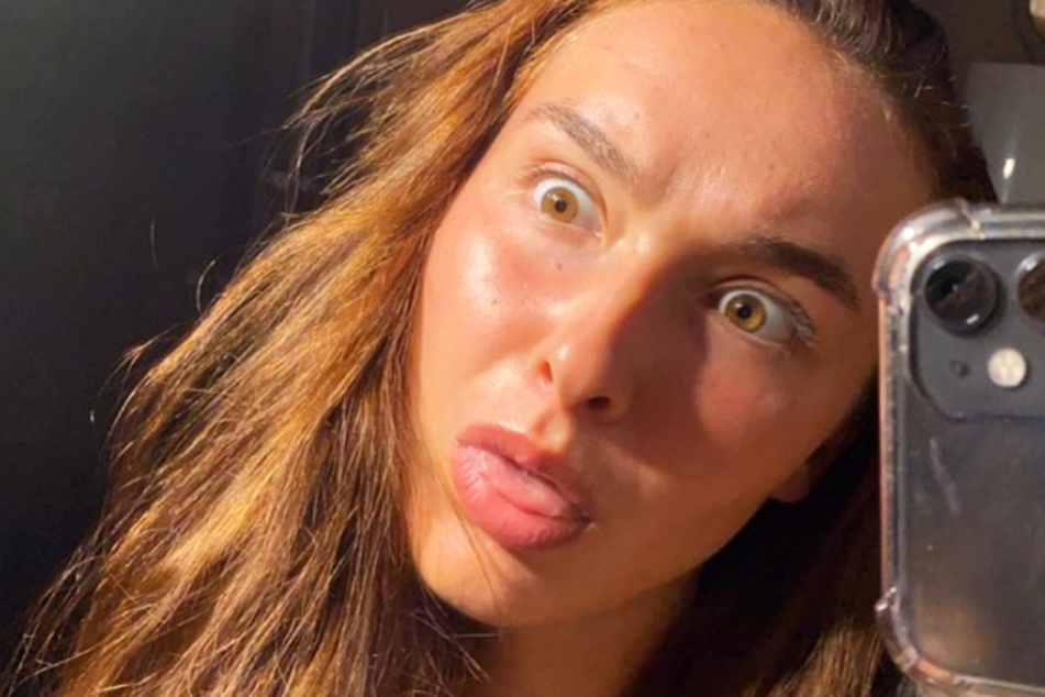 Model und GNTM-Gewinnerin Jacqueline "Jacky" Wruck versteht sich auch auf das Schneiden von Grimassen.