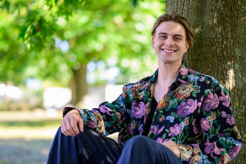 Der Schweizer Schlagerstar Vincent Gross (29) hat eine Gastrolle in der ARD-Telenovela "Rote Rosen" übernommen.