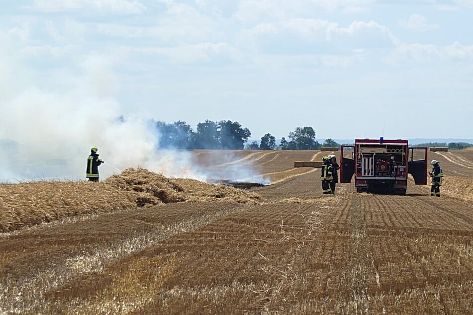 Das Feuer hatte auf das umliegende Stroh übergegriffen.
