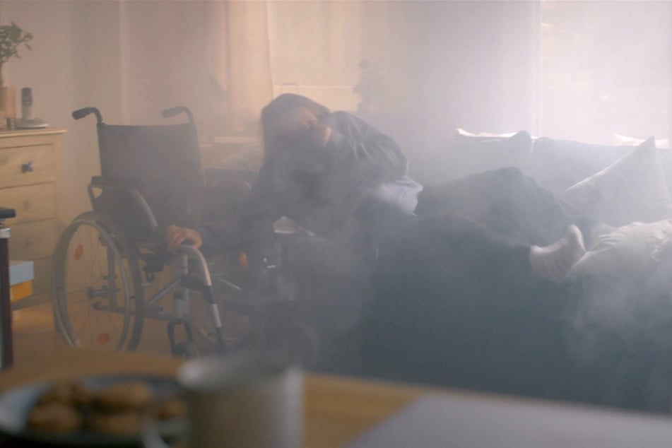 Lucie hat ihre Pizza im Ofen vergessen.