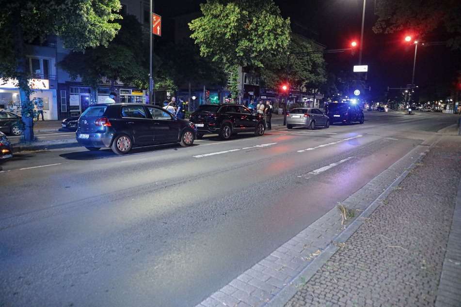 Die Polizei stoppte in der Nacht zu Samstag drei Autos, die sich wohl ein Rennen lieferten.