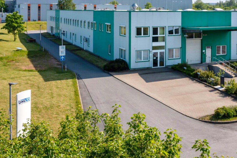 Die UHLTEC GmbH sucht engagierte Mitarbeitende, die innovative Gehäuselösungen auf höchstem Qualitätsniveau realisieren möchten.