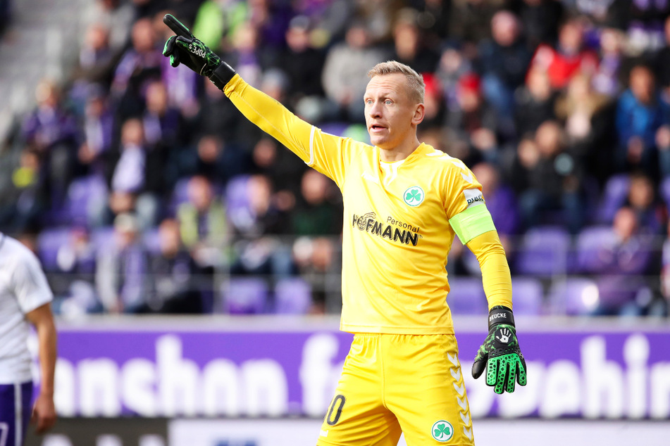 Sascha Burchert (31) konnte sich bei Hertha BSC nicht durchsetzen, hat bei der SpVgg Greuther Fürth nun aber sein Glück gefunden, ist beim Kleeblatt in der 1. Bundesliga gesetzt und zudem Kapitän.
