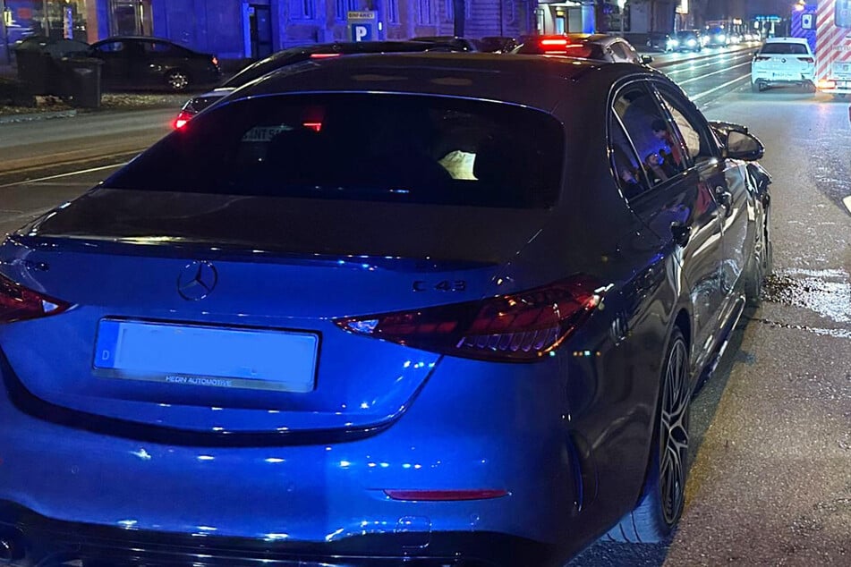 Der Fahrer war mit seinem Wagen auf einen Opel aufgefahren.