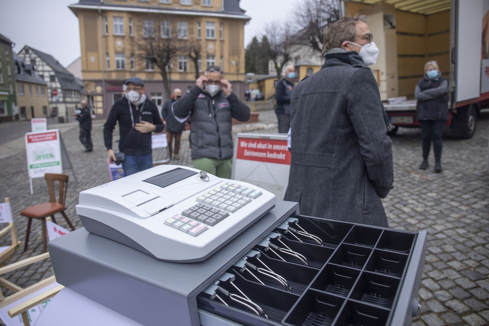 Die Kassen sind leer! Einzelhändler demonstrieren im Erzgebirge gegen Corona-Schließungen