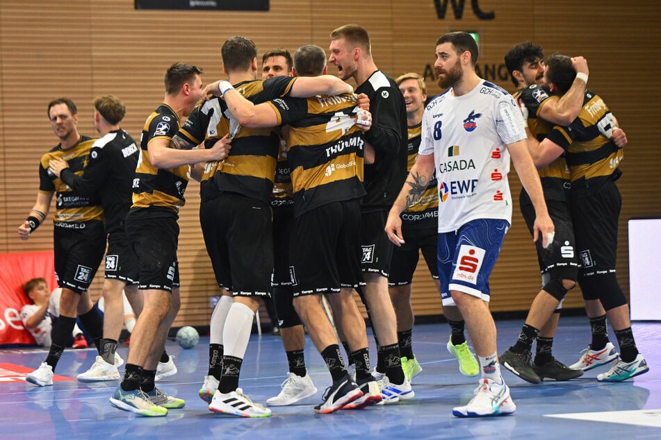 Was für ein Comeback! Der HC Elbflorenz bejubelt einen spektakulären Sieg.