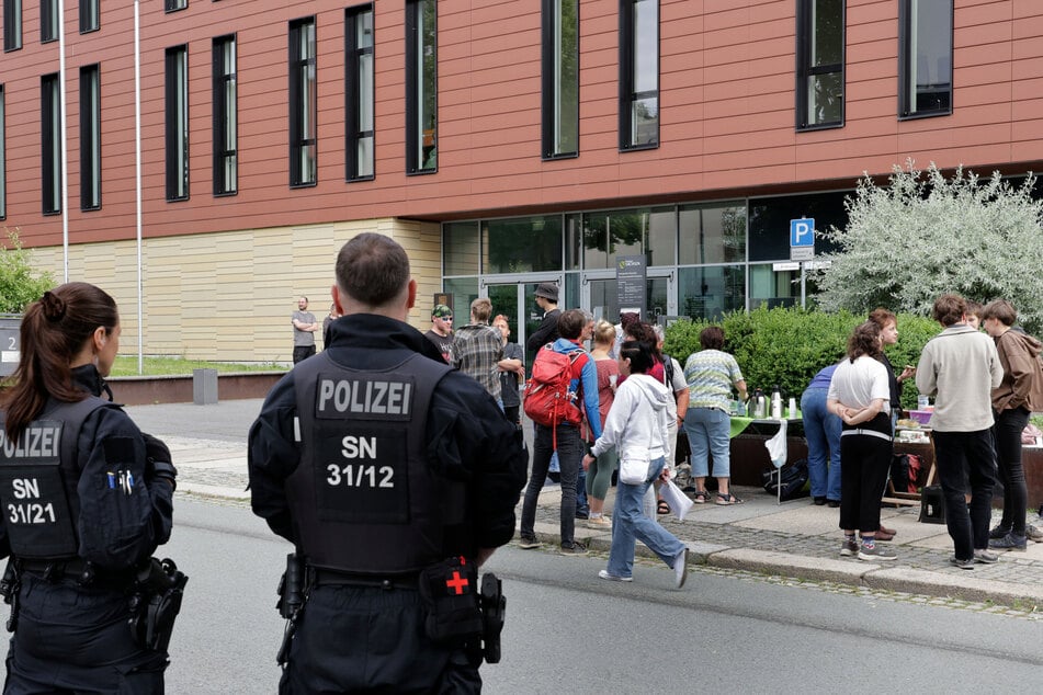 23 Aktivisten demonstrierten am Donnerstag vor dem Amtsgericht.