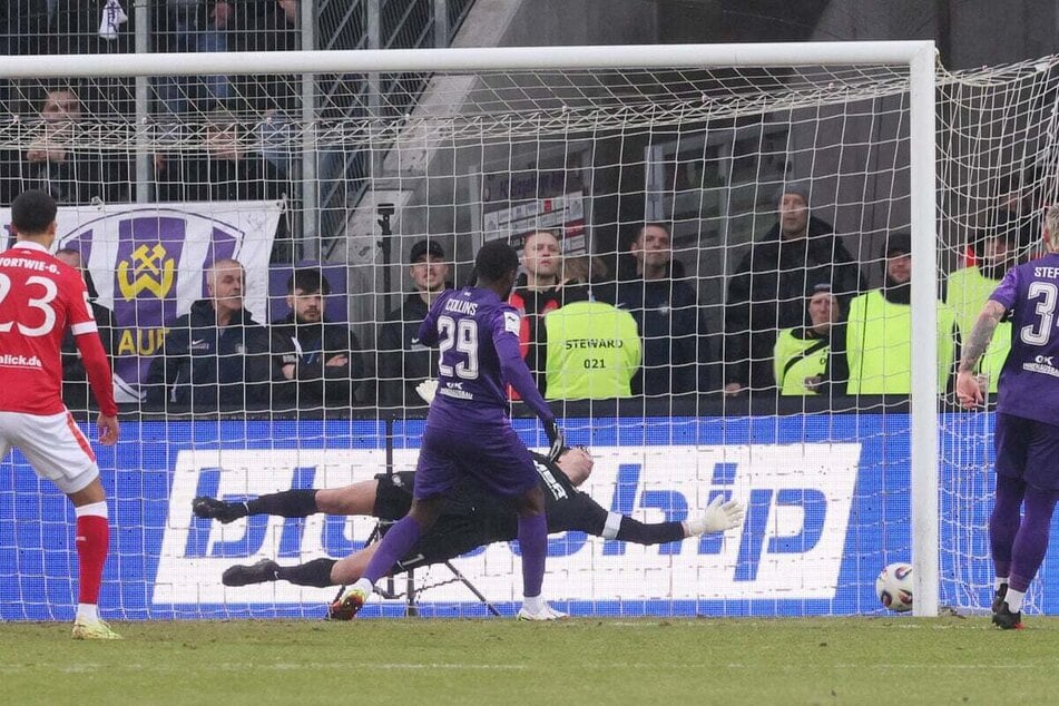 Ausgleich! Cottbus-Spieler King Manu (nicht im Bild) trifft zum 1:1.