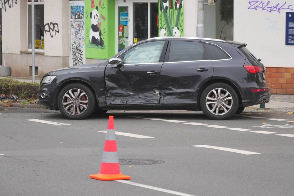 Der Audi war an der Fahrerseite eingedrückt.