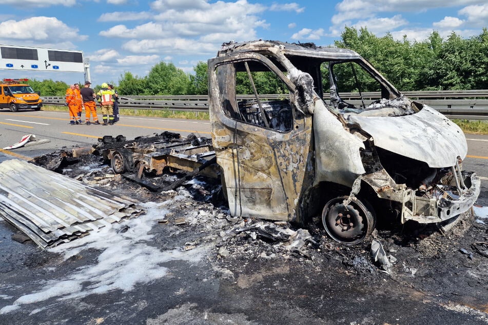 Unfall A1: Schwerer Unfall auf der A1 bei Dortmund: Lastwagen brennt nach Kollision aus