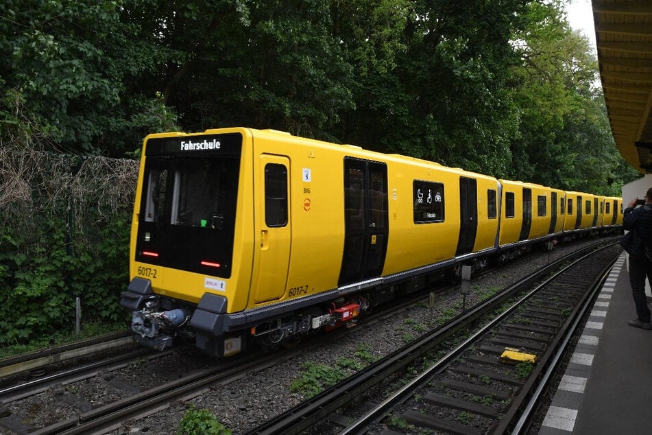 Sechs neue U-Bahnen sind im letzten Testbetrieb auf der Linie U2 in Berlin unterwegs.