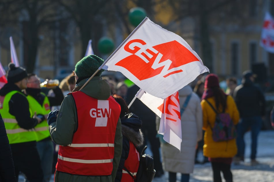 In Magdeburg gingen 1000 Teilnehmer zu einer Kundgebung auf den Domplatz.