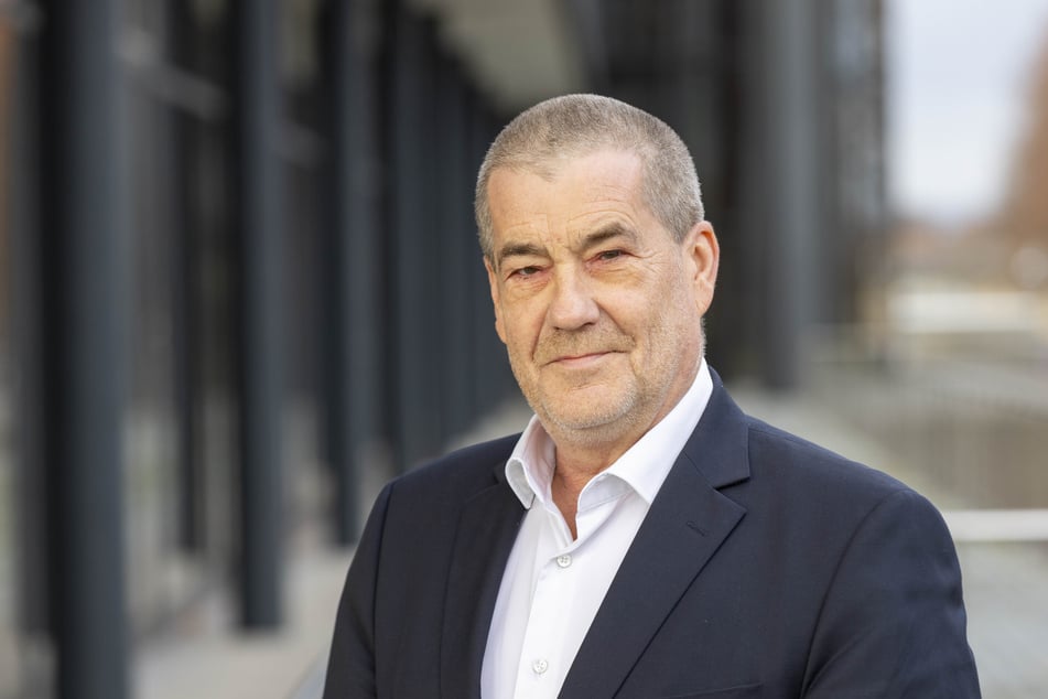 Die Zahlen des Ministeriums bilden die Realität in den Schulen nicht ab, kritisiert SLV-Chef Michael Jung (62).