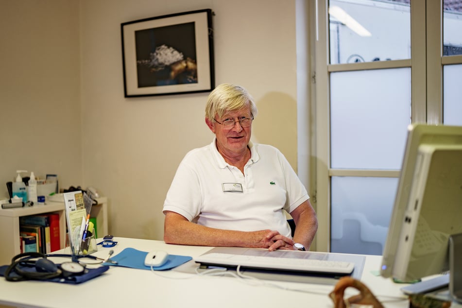 Rolf-Ferdinand Gehre (65) arbeitet aktuell alleine als Inselarzt auf Pellworm.