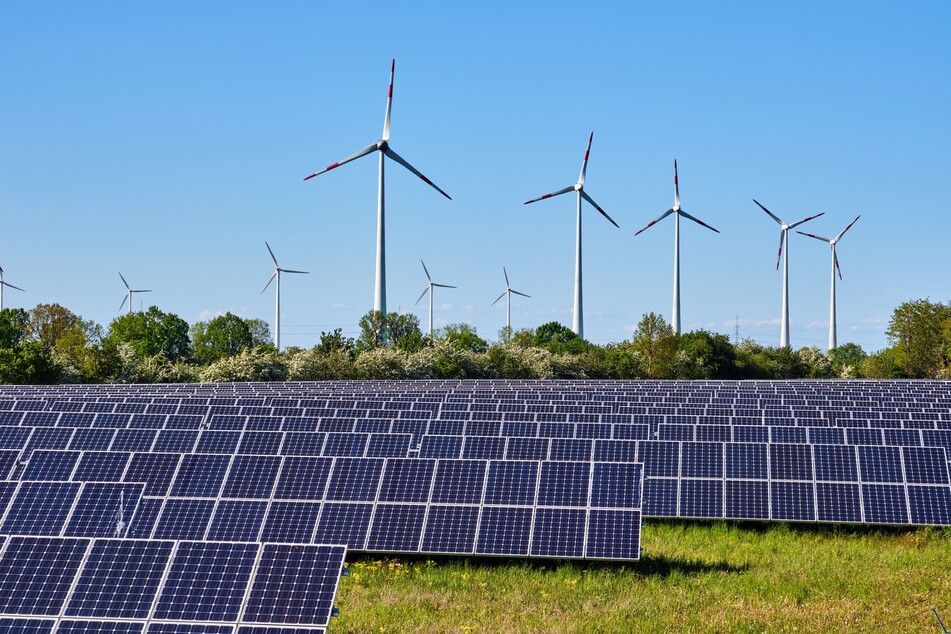 Die Politik ist laut dem Report jetzt mehr gefordert, erneuerbare Energien auszubauen. (Symbolbild)