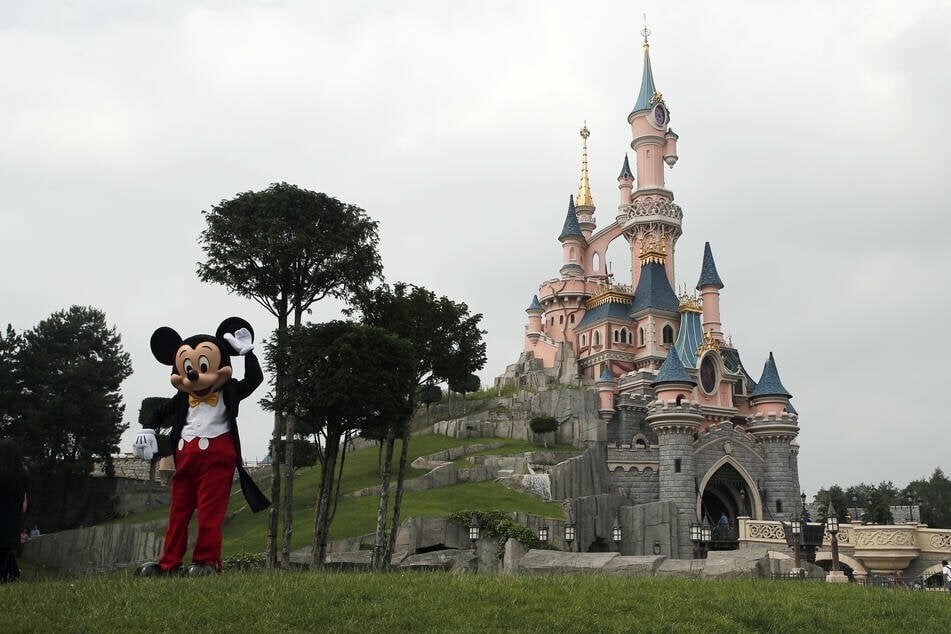 Das Dornröschen-Schloss im Disneyland Paris darf bald wieder von Besuchern betrachtet werden.