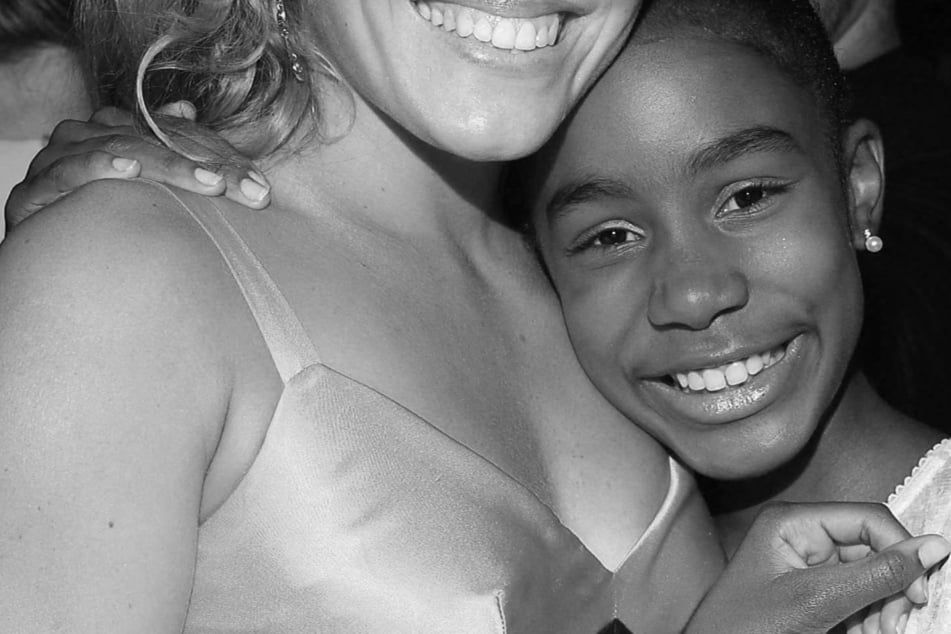 Er hat sie noch mehrere Meter mitgeschleift: Kinderstar stirbt bei Unfall mit Fahrerflucht