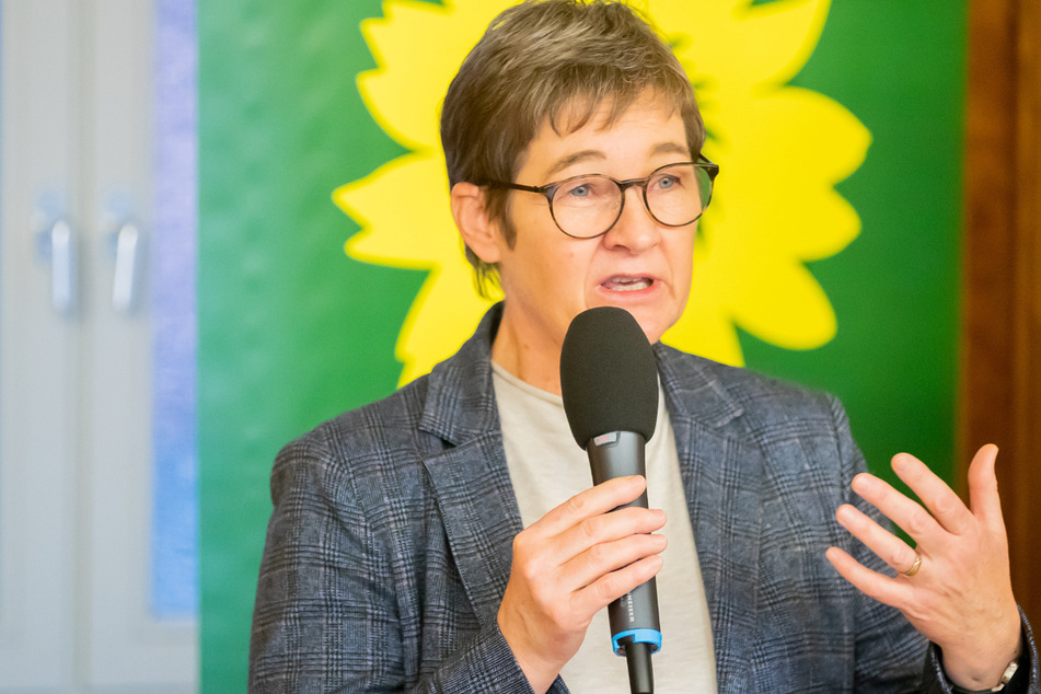 Berlins neue Gesundheitssenatorin Ulrike Gote (56, Grüne) steht vor schweren Wochen. Die Grünen-Politikerin sieht in der Omikron-Variante eine große Bedrohung.