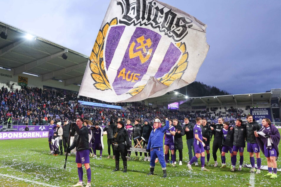 Gutes Omen? Vor fast exakt einem Jahr durfte Marcel Bär (33) als Doppelpacker die Auer Fahne schwenken.