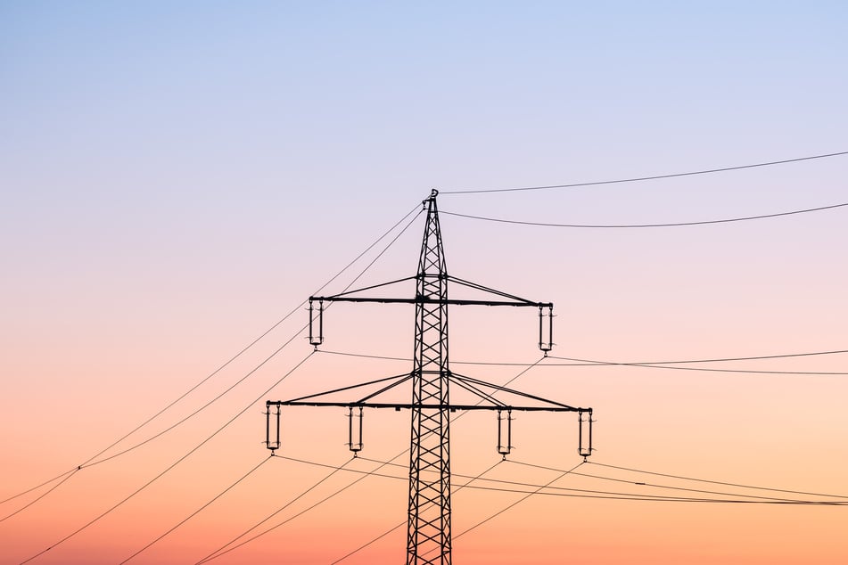 Ohne Strom: Die Störung in Rösrath soll laut Netzbetreiber bis 23 Uhr behoben sein. (Symbolbild)