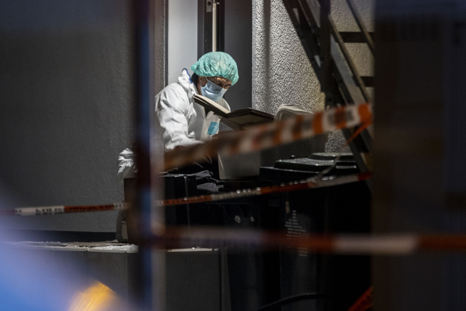 Die Spurensicherung ist im EInsatz.