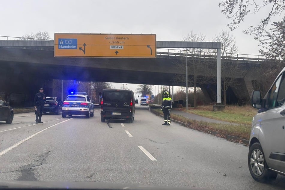 Viel Blaulicht auf dem Weg nach Kaiserslautern.