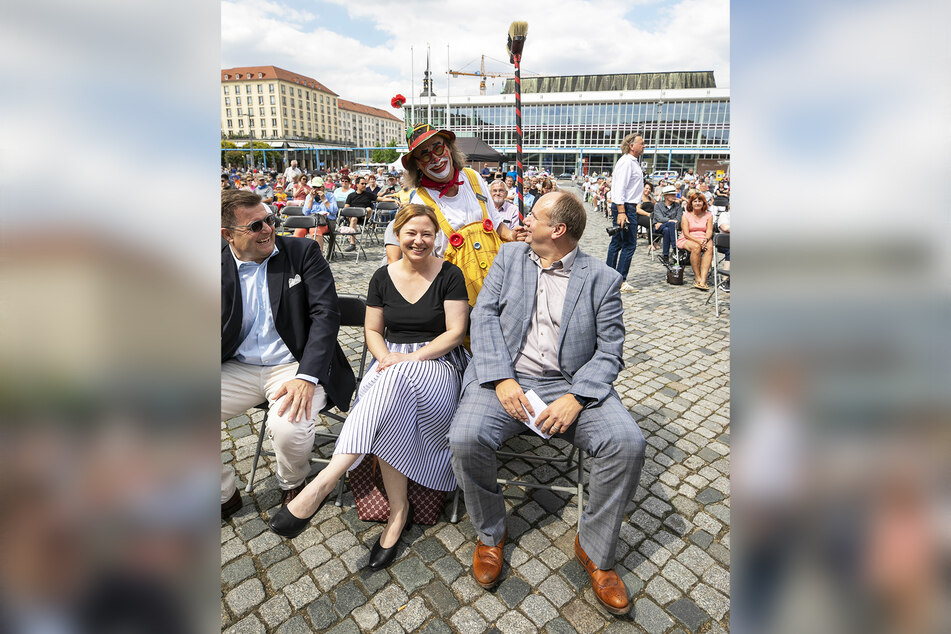 OB Dirk Hilbert (r., 48, FDP) genoss das Programm am Samstag in erster Reihe.