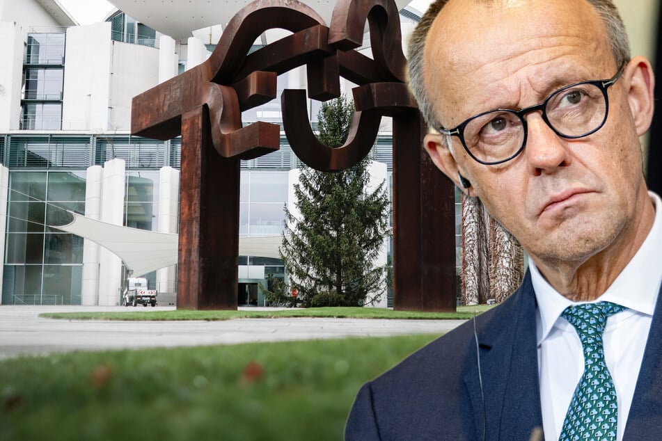 Heimatliche Weihnachtsgrüße: Merz nimmt Kanzlertanne aus dem Sauerland entgegen