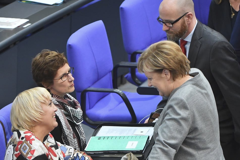 Peter Tauber (50) gilt als Vertrauter von Angela Merkel (70, r.)