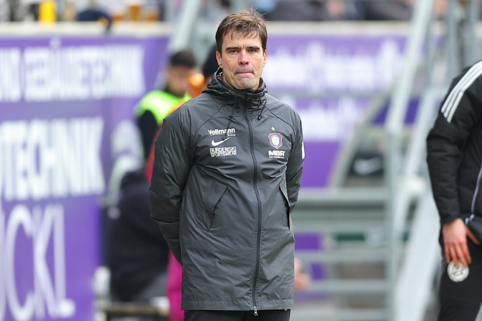 Große Kritik auch an Co-Trainer Jörg Emmerich (51), der für die Standards zuständig ist.