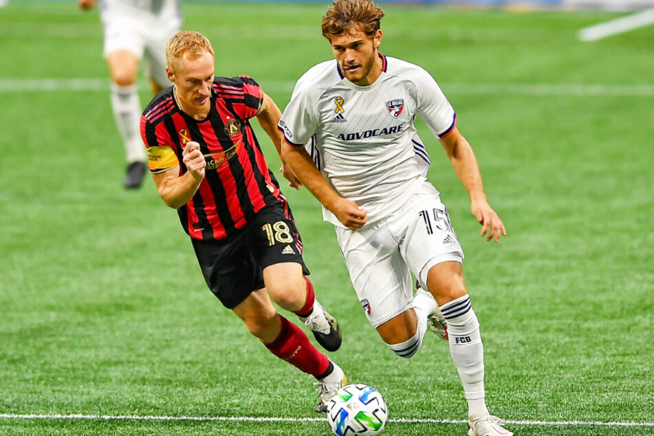 Tanner Tessmann (19, r.) vom FC Dallas soll das Interesse der Verantwortlichen des FC Bayern München geweckt haben.