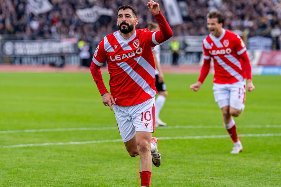 Cool wie Ice: Tolcay Cigerci verwandelte seinen fünften Elfer der Saison und wandert auf den Spuren Harry Kanes.