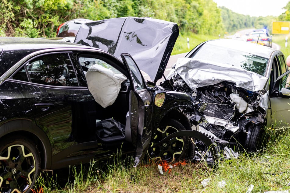 Weshalb es zu dem Frontalzusammenstoß zwischen dem Mercedes und dem Opel kam, muss jetzt ermittelt werden.