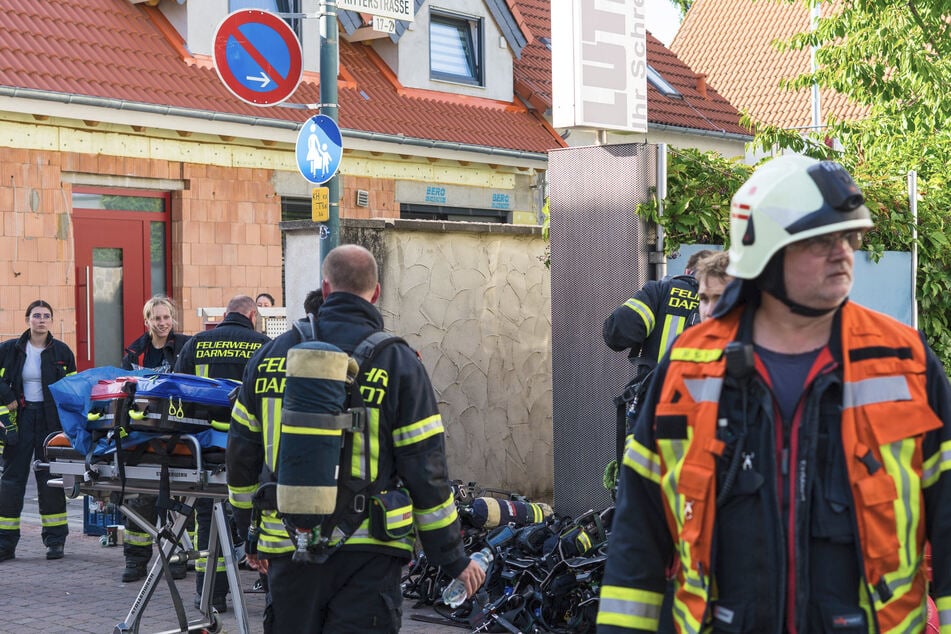 Die Feuerwehr Darmstadt hatte als Hände Vollzug tun.