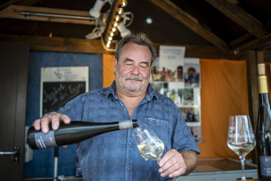 Vom Sauvignon Blanc nimmt sich Uwe Hoberg (61) jedes Jahr selber eine Kiste mit.