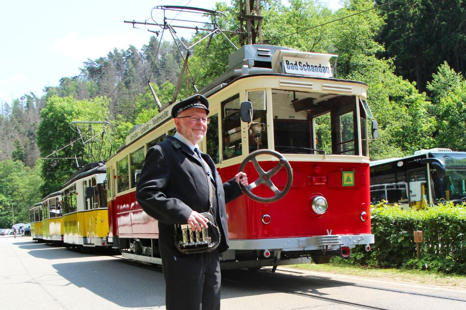 Zu Pfingsten rattern die historischen Museumswagen der Kirnitzschtalbahn wieder durchs Tal.