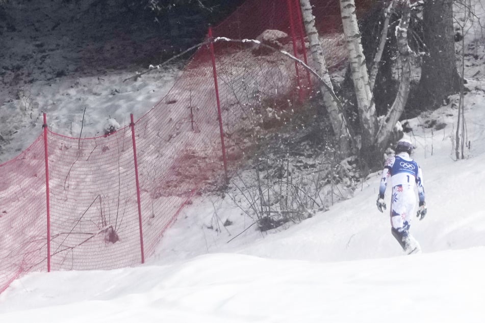 Olympia 2026 im Ticker: Irre Szenen nach Slalom-Drama - Ski-Star stapft in Richtung Wald