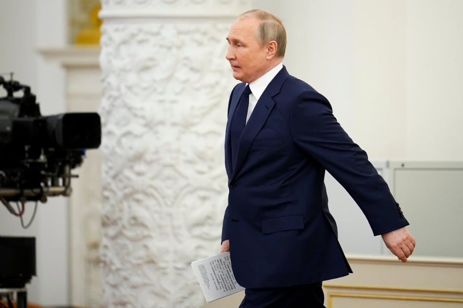 Wladimir Putin hat den Führungen mehrerer Ex-Sowjetrepubliken sowie der ostukrainischen Separatistengebiete zum 77. Jahrestag des Weltkriegsendes gratuliert.