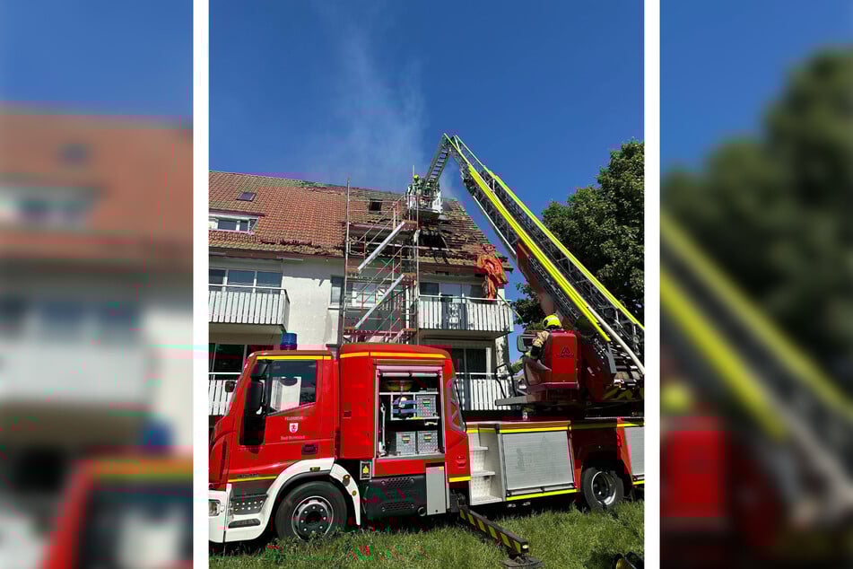 Das Dach soll durch Schweißarbeiten in Brand geraten sein.