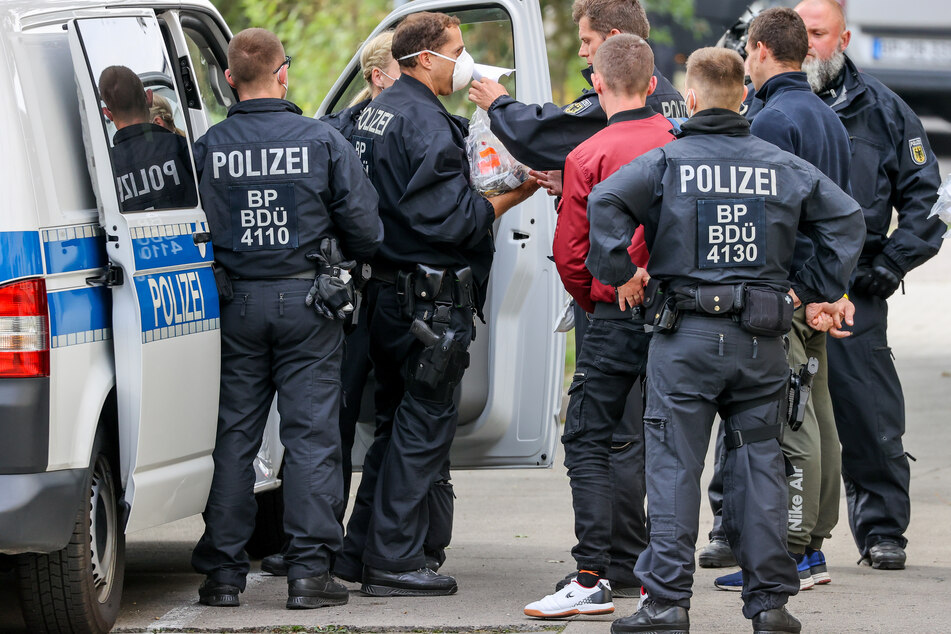 Immense Datenmengen nach Razzia gegen illegale Leiharbeit in der Fleischbranche