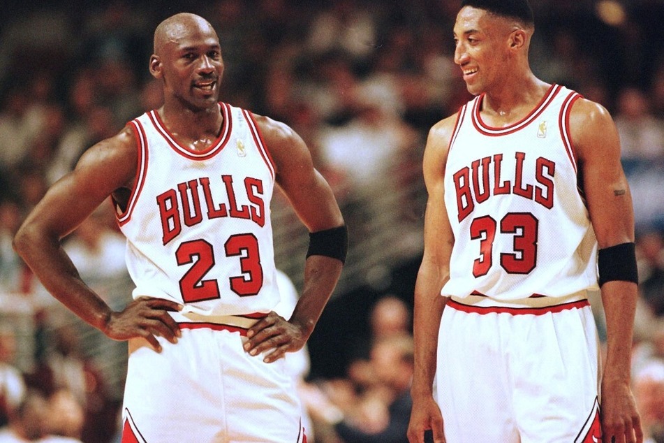 Michael Jordan (l.) and Scottie Pippen of the Chicago Bulls during the final minutes of their game in the NBA Eastern Conference finals against the Miami Heat.