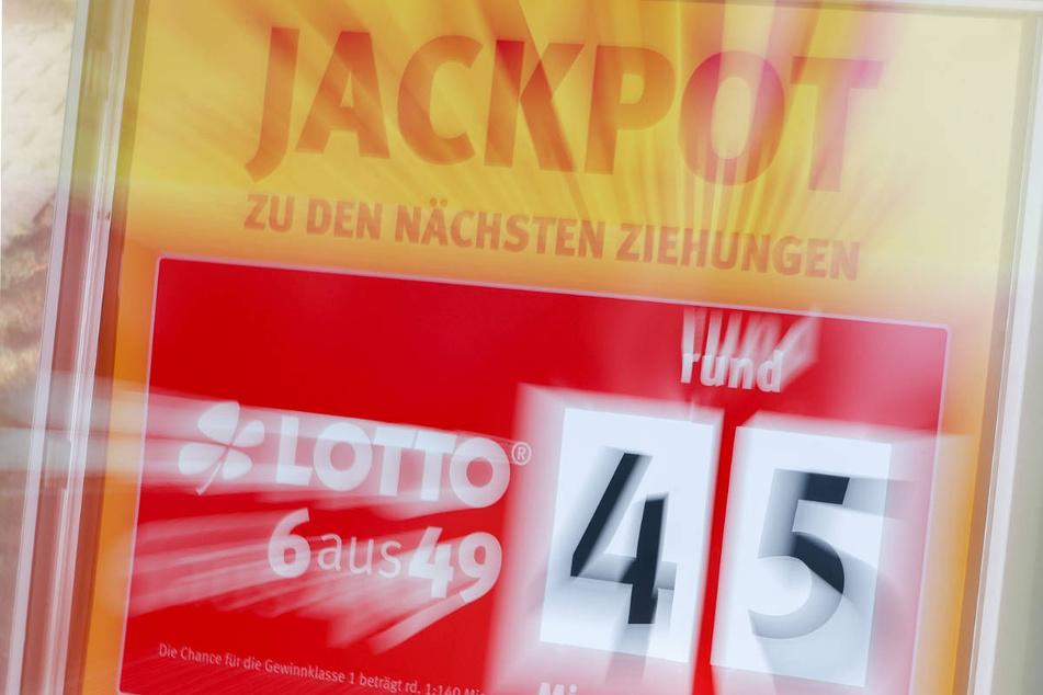 Der höchste Gewinn in Hessen ging im September ins Rhein-Main-Gebiet. Den mit 45 Millionen Euro gefüllten Gewinntopf musste sich der Lotto-Spieler aber mit einem weiteren Gewinner aus Niedersachsen teilen. (Symbolbild)