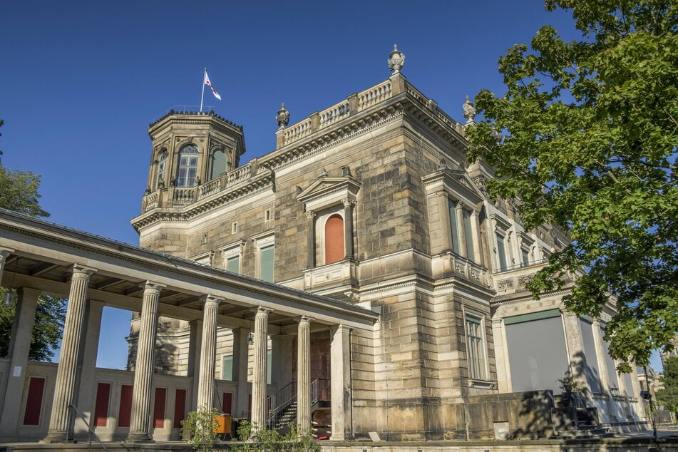 Im Schloss ist die Heizung defekt, die dringend vor dem Winter repariert werden muss.